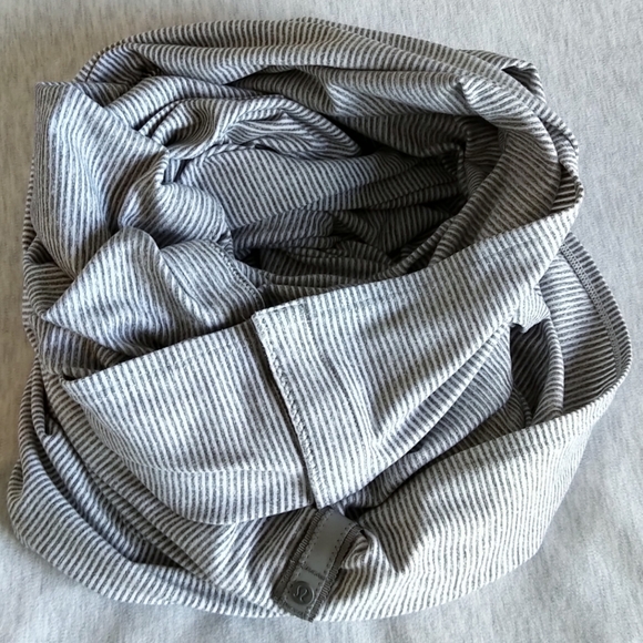 Lululemon Vinyasa Scarf - Rulu - Wee Stripe White Heathered Medium Grey - Picture 2 of 8